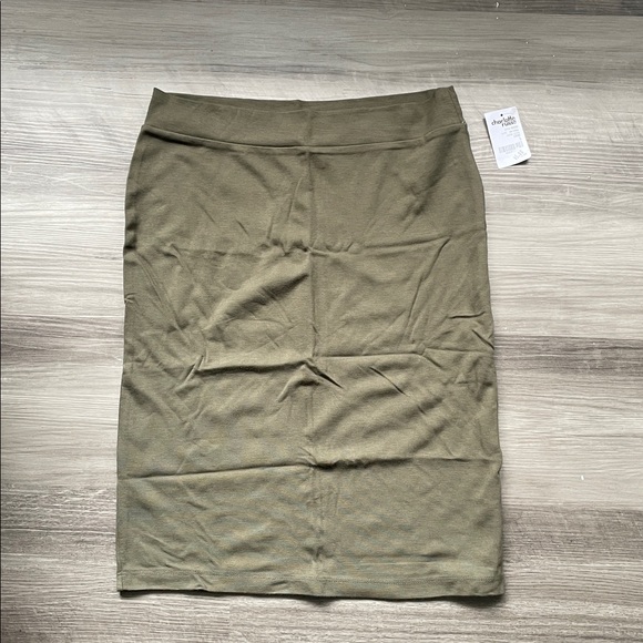 Olive and Mauve pencil skirts - Picture 2 of 3